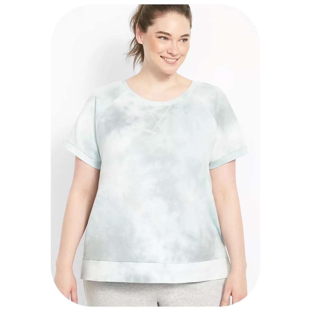 PLUS Livi active crewneck top
